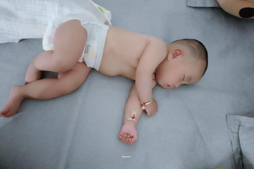 东明五个月宝宝呕吐